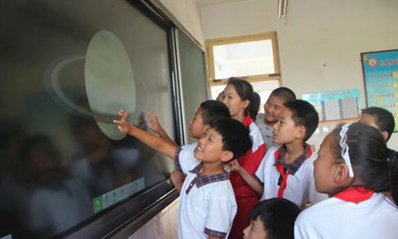 未来的教育 |“纳米黑板”强势上线智能校园